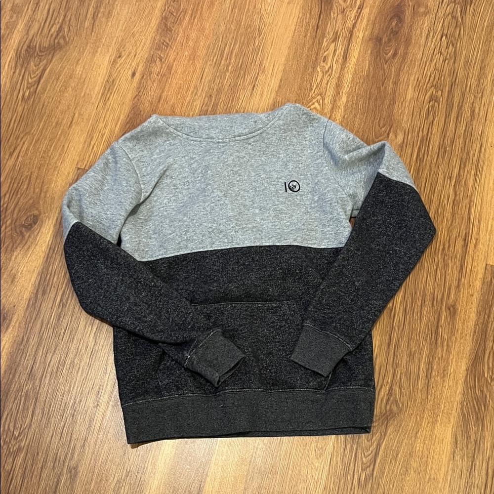 tentree Two-Tone Gray and Black Crewneck Sweater
